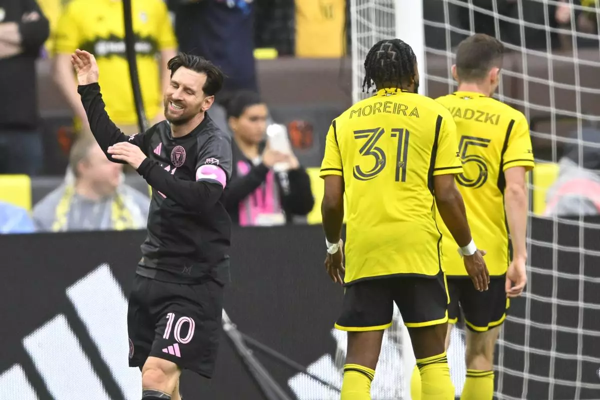 Inter Miami CF forward Lionel Messi (10) reacts after missing a shot during the first half of an MLS soccer match against the Columbus Crew on Saturday, April 19, 2025, in Cleveland, Ohio. (AP Photo/David Richard)