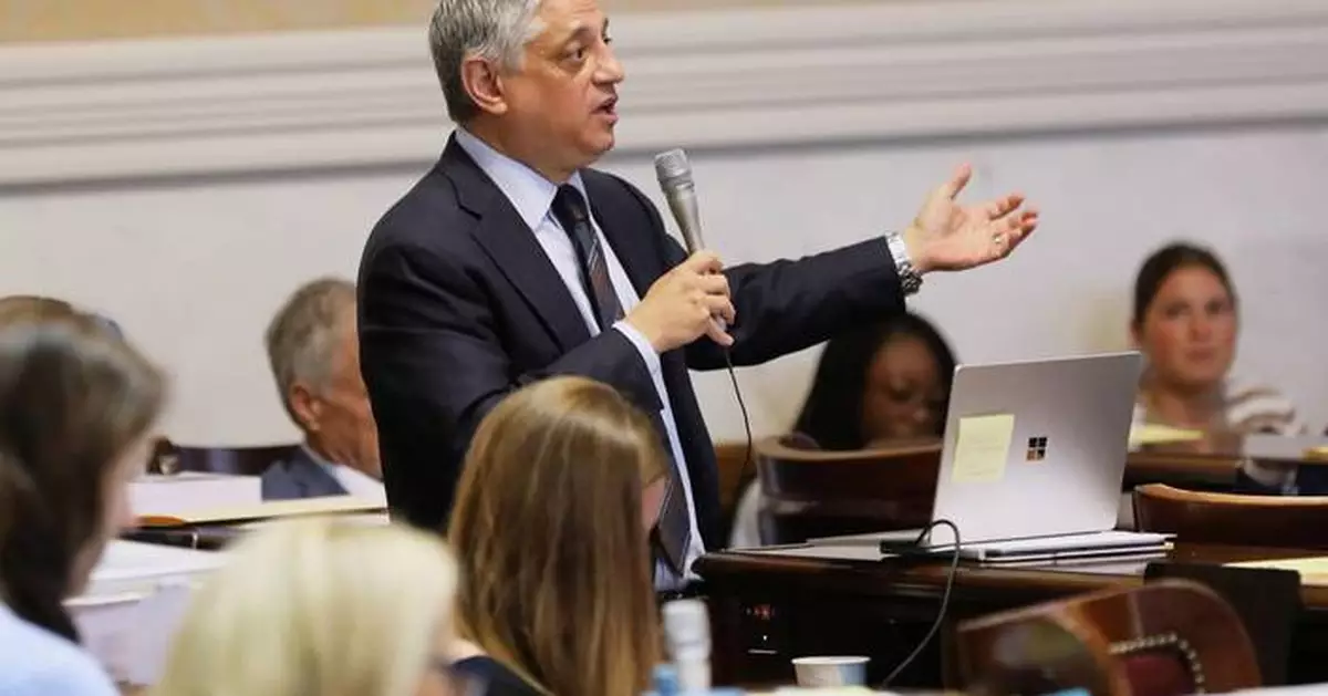After years of resisting, South Carolina moves toward hands-free cellphones while driving
