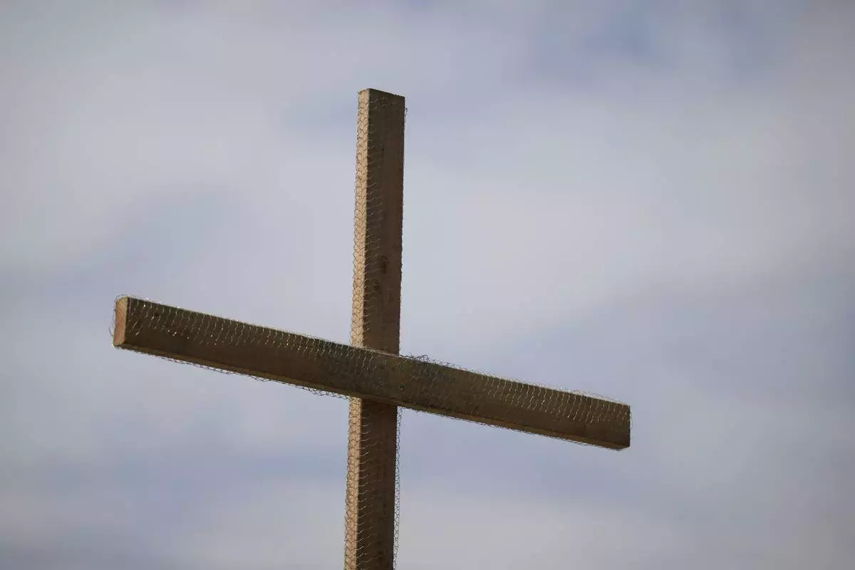 A cross is erected during a Cross Walk event by the Community United Methodist Church of the Pacific Palisades, Friday, April 18, 2025, in the Pacific Palisades area of Los Angeles. (AP Photo/William Liang)