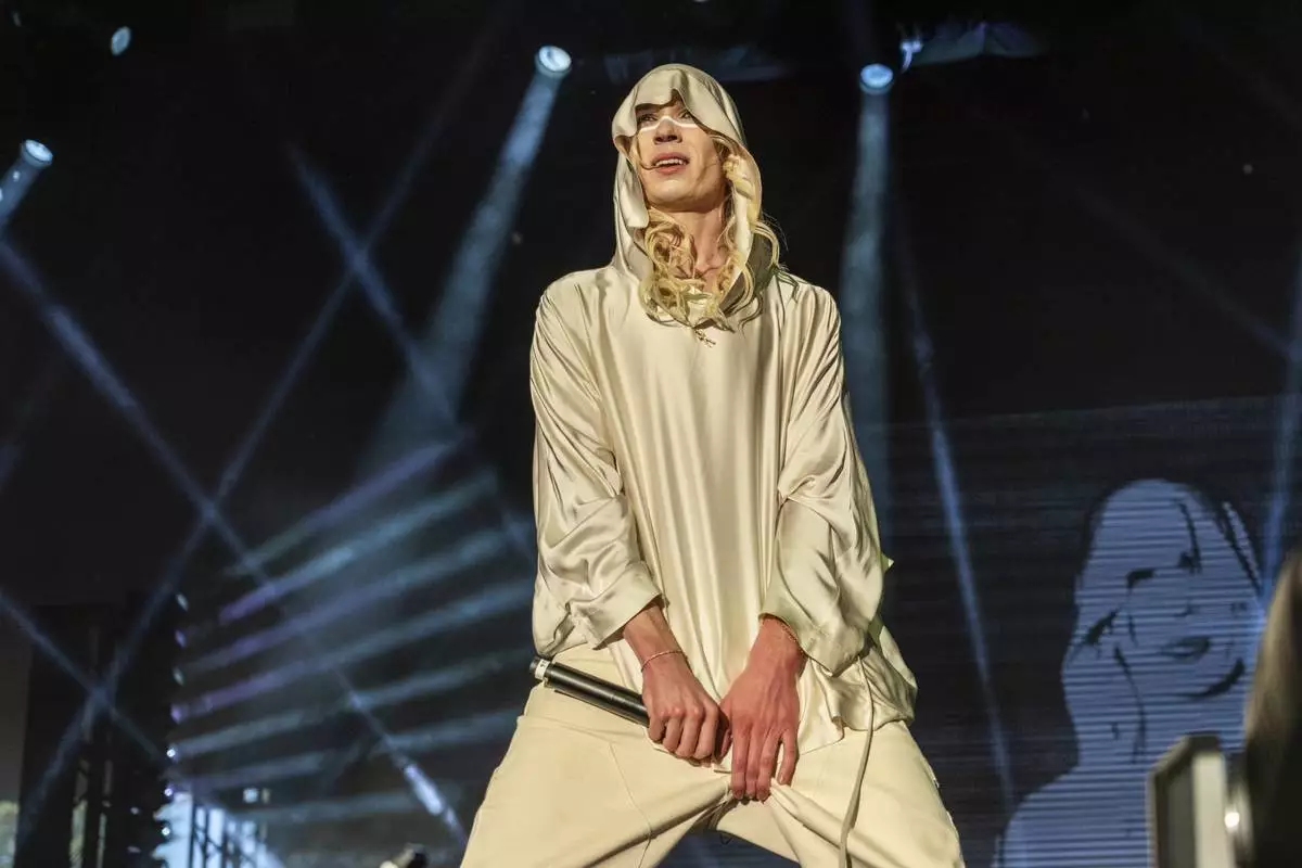 2hollis performs during the first weekend of the Coachella Valley Music and Arts Festival at the Empire Polo Club on Saturday, April 12, 2025, in Indio, Calif. (Photo by Amy Harris/Invision/AP)
