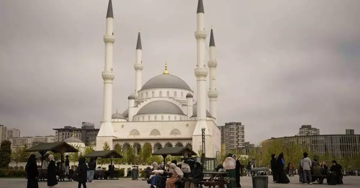 A magnitude 6.2 quake shakes Istanbul and injures more than 230 people
