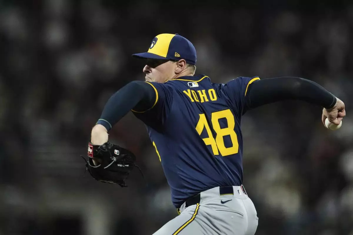 Milwaukee Brewers' Craig Yoho pitches to a San Francisco Giants batter during the eighth inning of a baseball game Monday, April 21, 2025, in San Francisco. (AP Photo/Godofredo A. Vásquez)