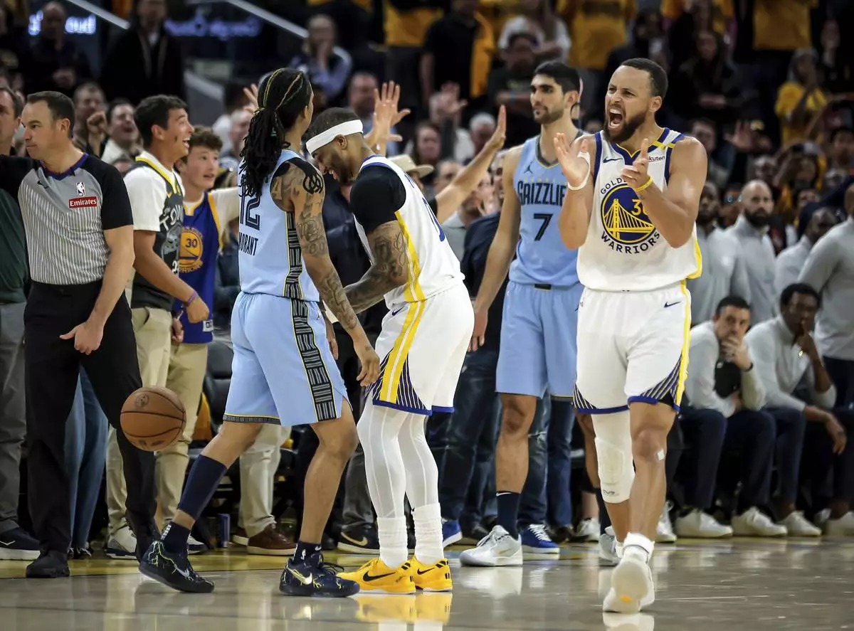 Golden State Warriors' Stephen Curry (30) celebrates a turnover by the Memphis Grizzlies in the second half of an NBA play-in tournament basketball game in San Francisco, Tuesday, April 15, 2025. (Carlos Avila Gonzalez/San Francisco Chronicle via AP)