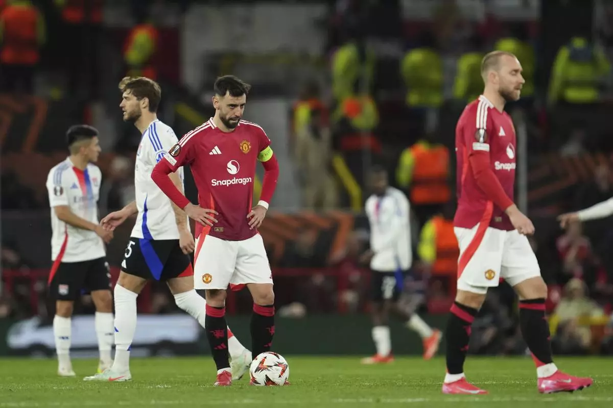 Manchester United’s Bruno Fernandes reacts after Lyon's Alexandre Lacazette scored during the Europa League quarter final second leg soccer match between Manchester United and Olympique Lyon in Manchester, Britain, Thursday, April 17, 2025. (AP Photo/Jon Super)