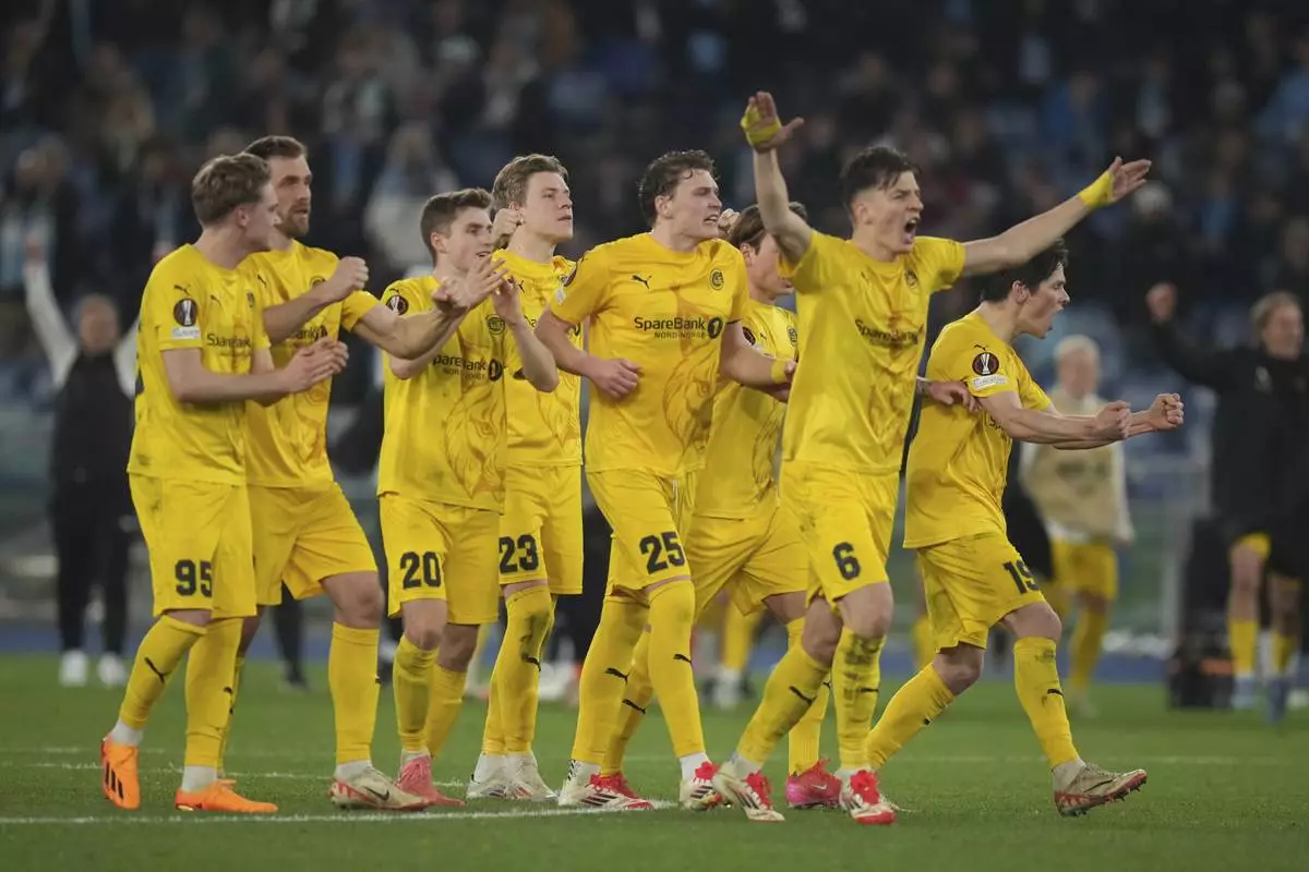 Glimt players reacts during penalty shootout during the Europe League quarter final second leg match between Lazio and Bodo Glimt in Rome, Italy, Thursday, April 17, 2025. (AP Photo/Alessandra Tarantino)