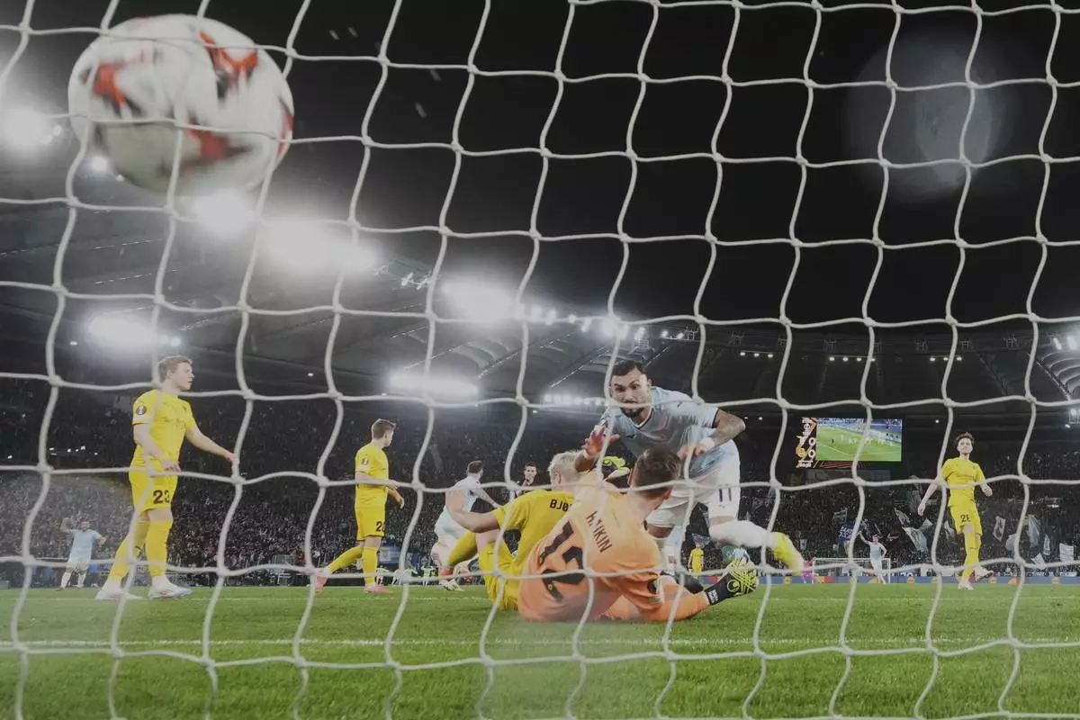 Lazio's Taty Castellanos scoresduring the Europe League quarter final second leg match between Lazio and Bodo Glimt in Rome, Italy, Thursday, April 17, 2025. (AP Photo/Alessandra Tarantino)
