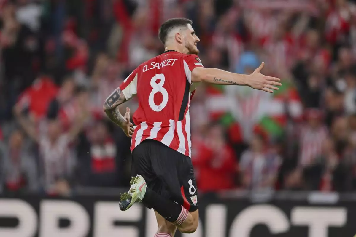 Athletic Bilbao's Oihan Sancet celebrates after scoring the opening goal with a penalty kick during the Europa League quarter final second leg soccer match between Athletic Bilbao and Glasgow Rangers in Bilbao, Spain, Thursday, April 17, 2025. (AP Photo/Miguel Oses)