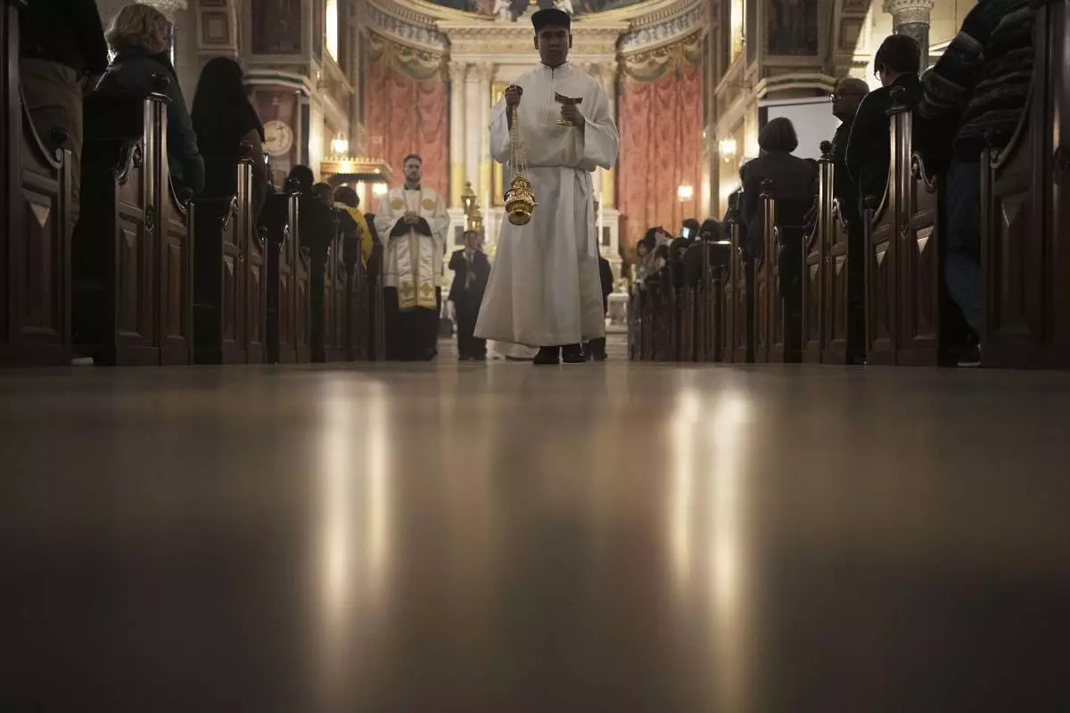 Greek Catholic believers and foreigners who live in Greece attend the mass of last supper at the Catholic Cathedral Basilica of St Dionysius the Areopagite in Athens, Greece, Holy Thursday, April 17, 2025. (AP Photo/Thanassis Stavrakis)