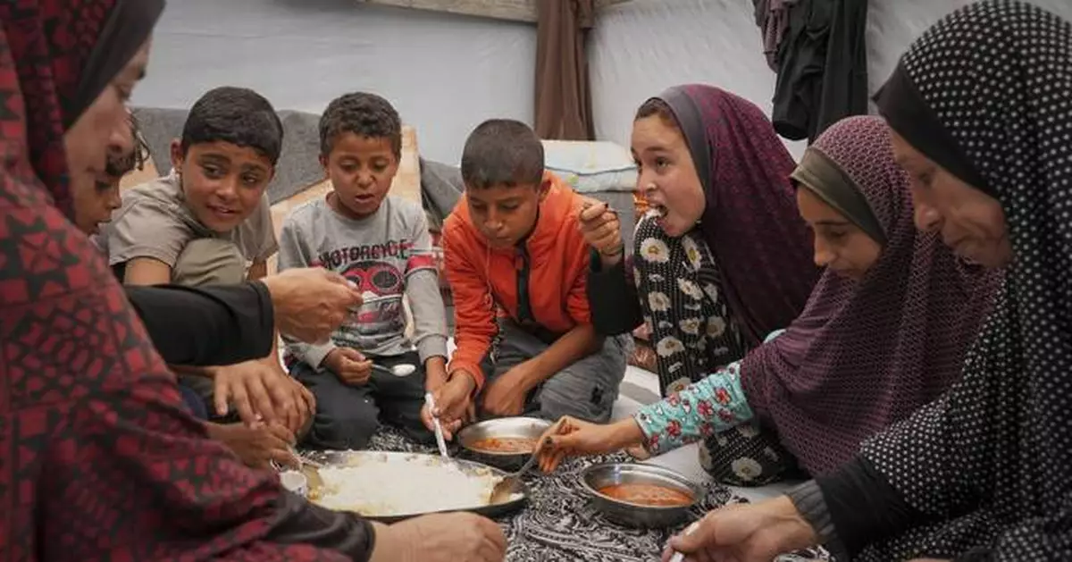 AP PHOTOS: Palestinians struggle to feed their families under Israeli food blockage