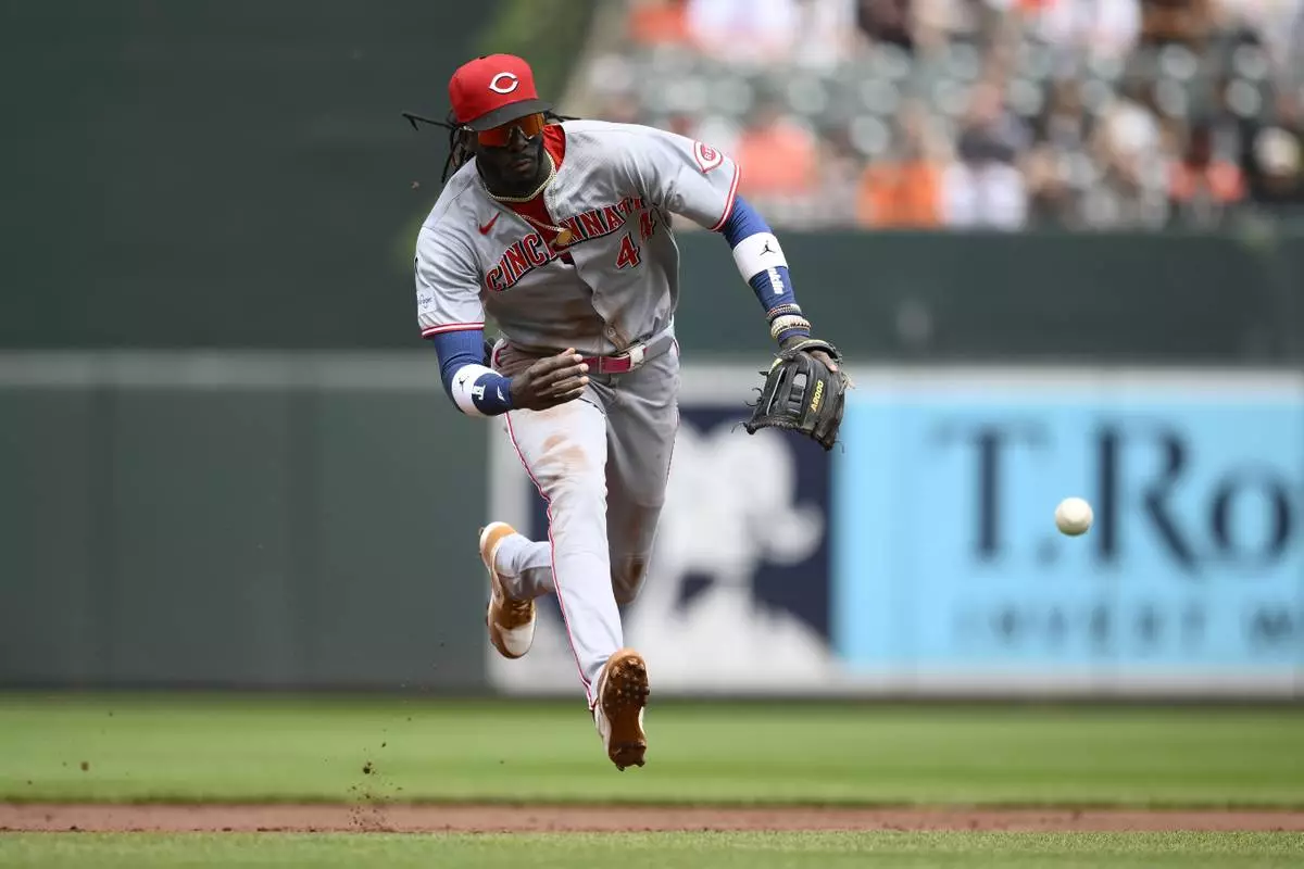 Cincinnati Reds shortstop Elly De La Cruz runs to field a ball hit by Baltimore Orioles' Cedric Mullins for a single, after a review, during the first inning of a baseball game, Sunday, April 20, 2025, in Baltimore. (AP Photo/Nick Wass)