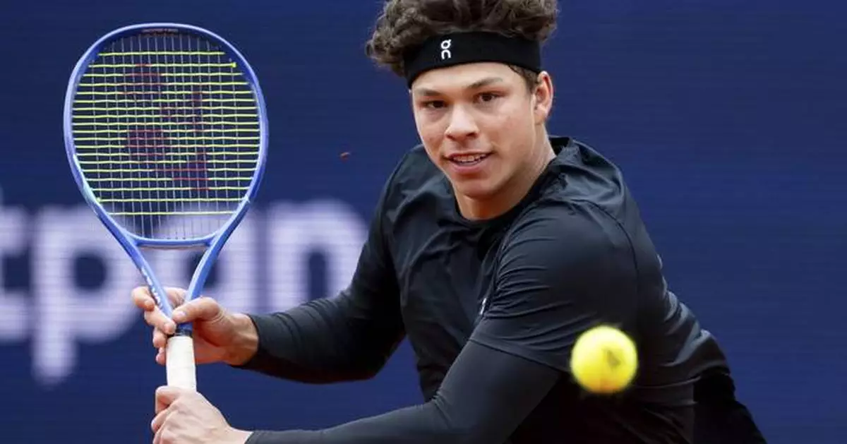Zverev pulls off comeback win to reach Munich semifinals with Shelton and Cerundolo