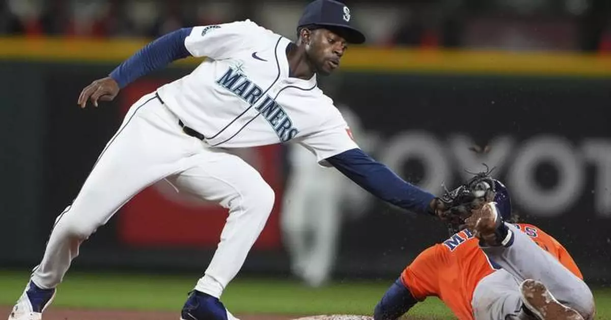 Caratini delivers winning hit to push Astros to 2-1 extra-innings win