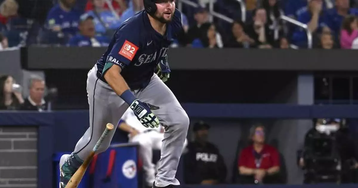 José Berríos and Cal Raleigh exchange angry words over suspected pitch tipping incident