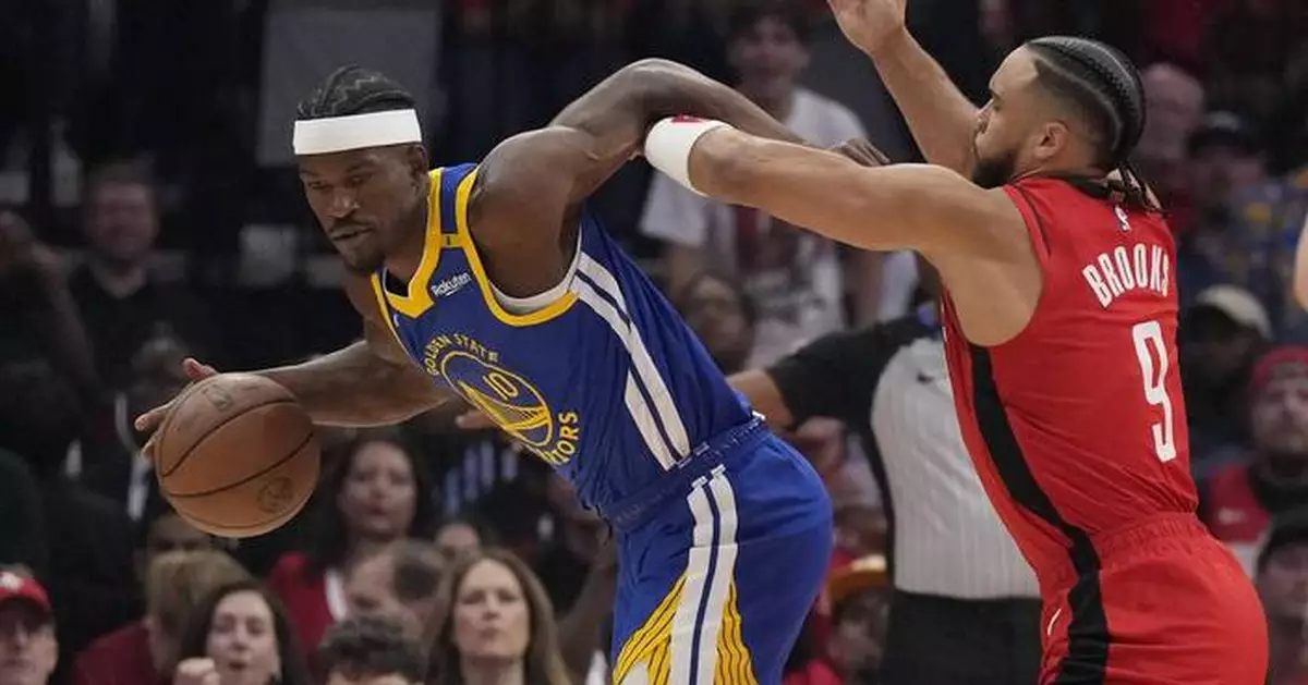 Golden State's Jimmy Butler leaves game with pelvis contusion and his status for Game 3 is unknown