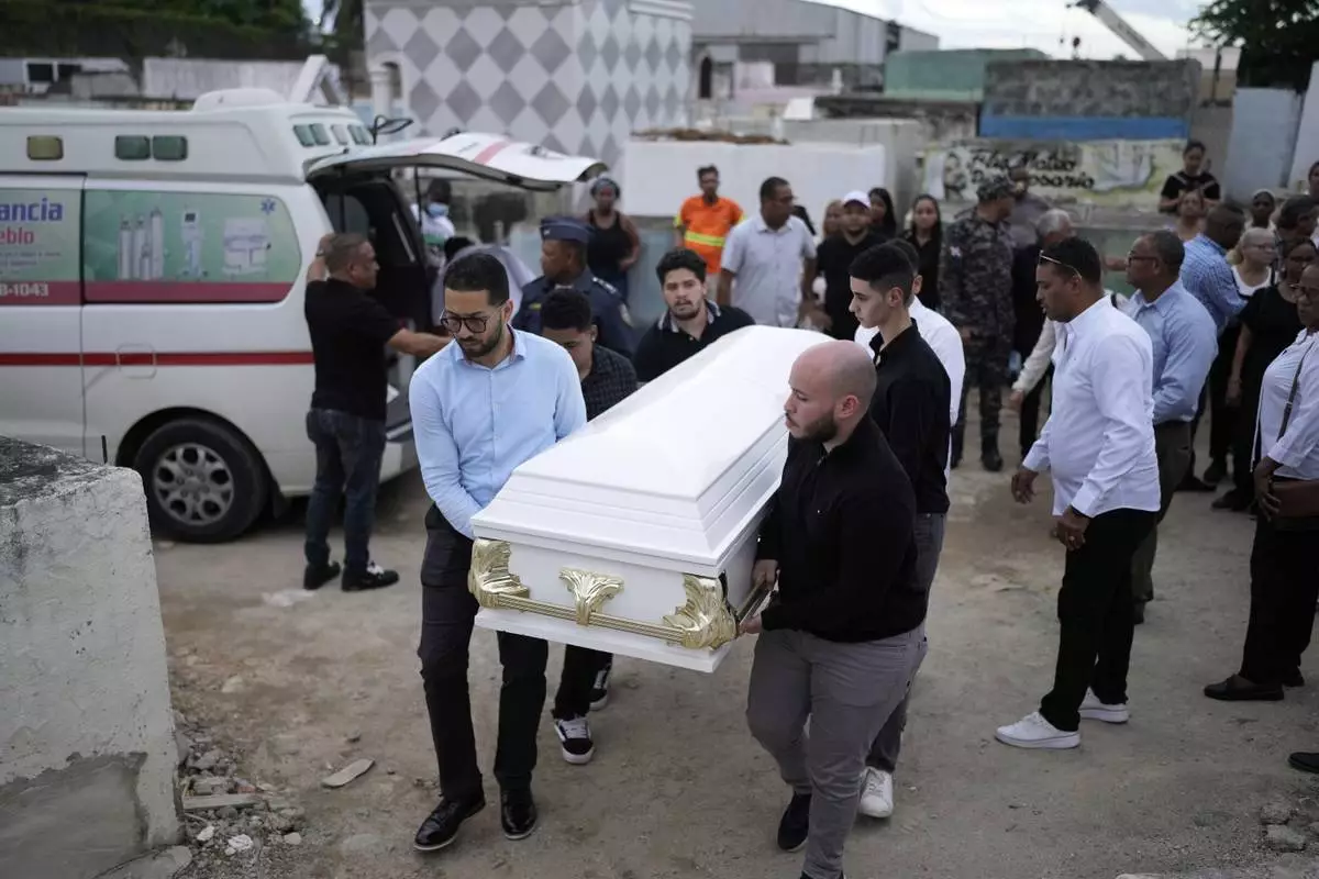 Relatives carry the coffin that contain the remains of Marilenny Pilarte who died at the Jet Set nightclub when its roof collapsed, during a burial service at a cemetery in Haina, Dominican Republic, Thursday, April 10, 2025. (AP Photo/Matias Delacroix)