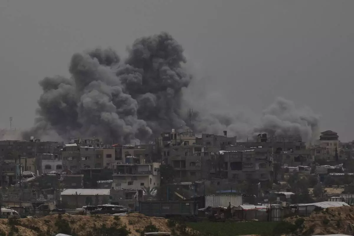 Smoke rises to the sky following an Israeli bombardment in Khan Younis, Gaza Strip, Thursday, April 24, 2025. (AP Photo/Abdel Kareem Hana)