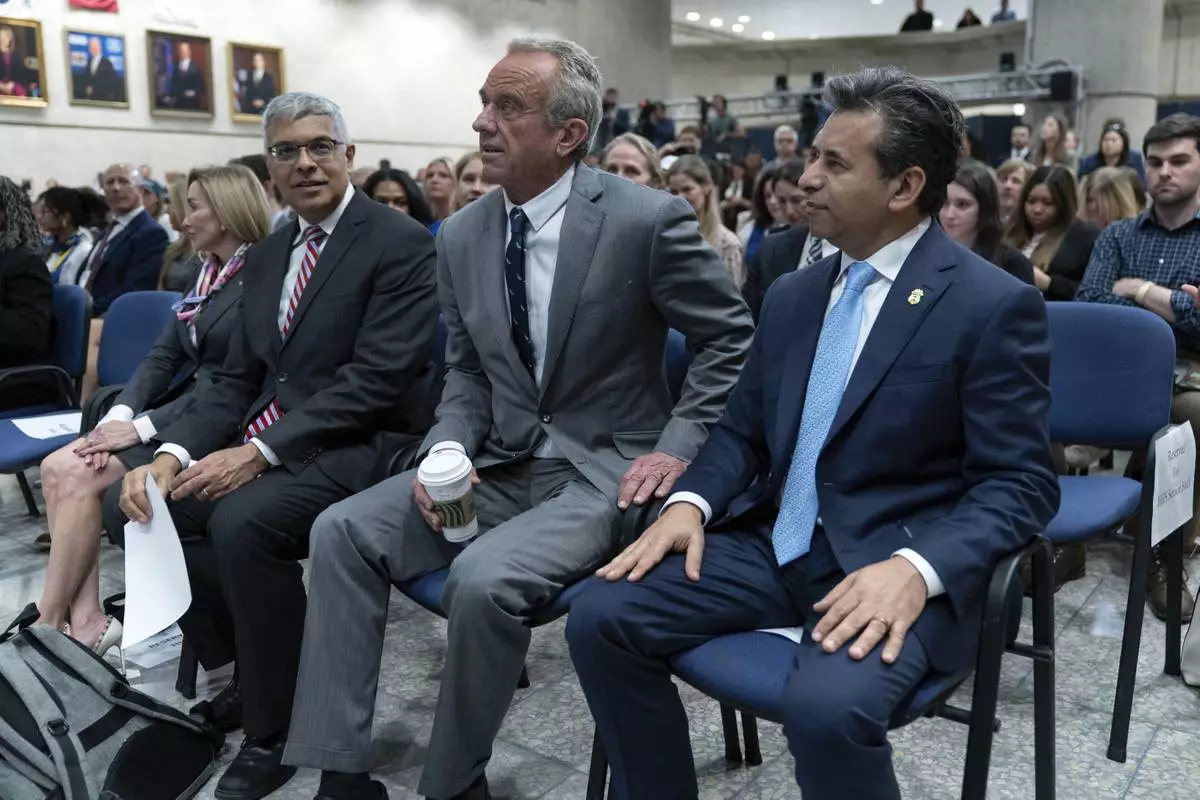 From left, Director of the National Institutes of Health Jay Bhattacharya, Health and Human Services Secretary Robert F. Kennedy Jr. and Food and Drug Administration (FDA) commissioner Marty Makary, during a news conference on the FDA's intent to phase out the use of petroleum-based synthetic dyes in the nation's food supply at the Hubert Humphrey Building Auditorium in Washington, Tuesday, April 22, 2025. (AP Photo/Jose Luis Magana)