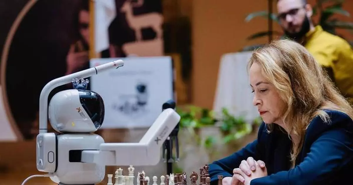 SenseRobot Triumphs in Match Against Women’s World Chess Champion