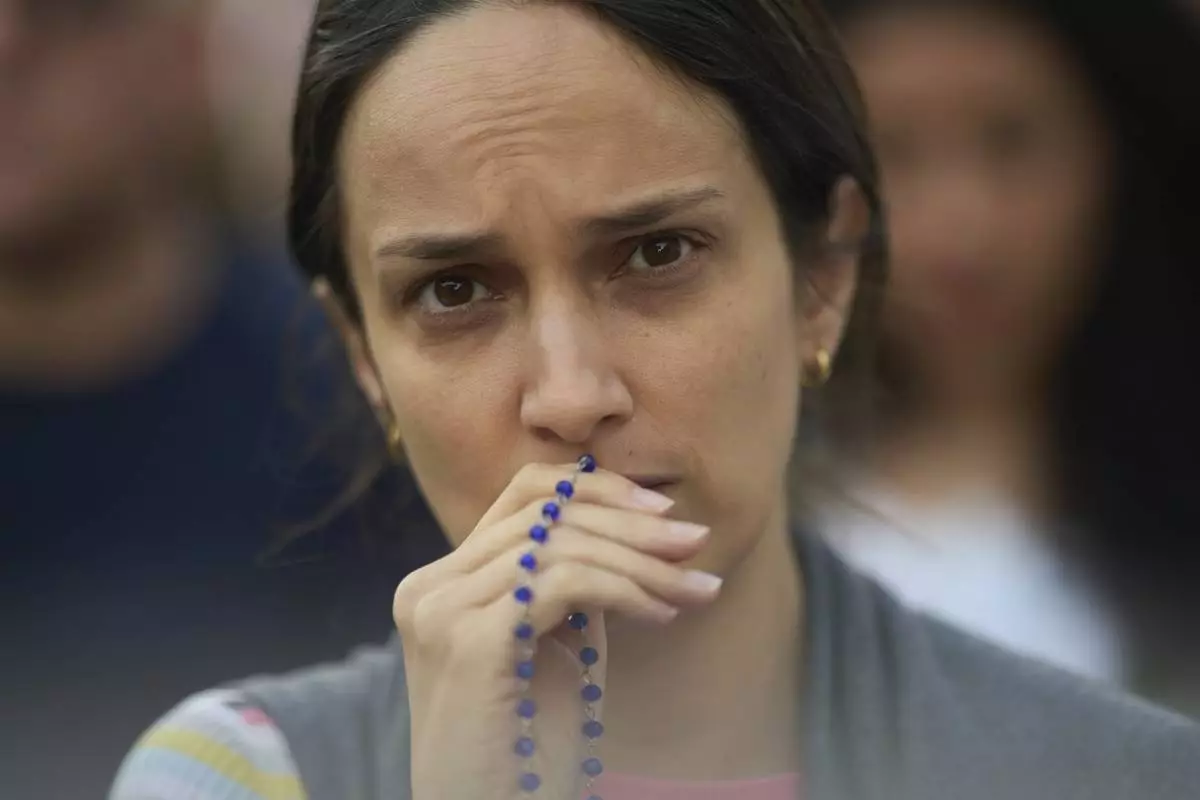 Faithful attend a rosary prayer for the late Pope Francis, in St. Peter's Square at the Vatican, Tuesday April 22, 2025. (AP Photo/Bernat Armangue)