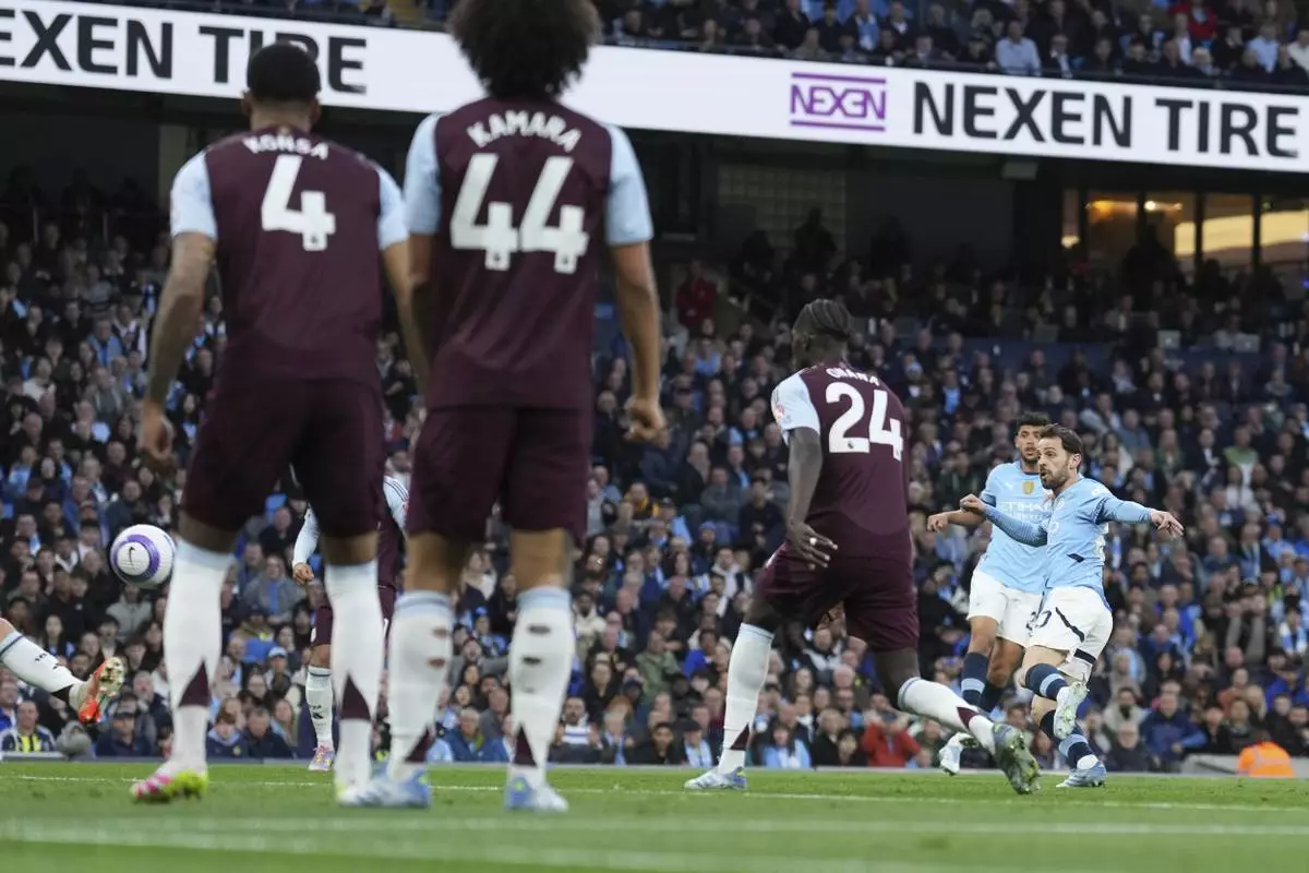 Manchester City's Bernardo Silva, right, scores his side's opening goal during the English Premier League soccer match between Manchester City and Aston Villa at Etihad stadium in Manchester, England, Tuesday, April 22, 2025. (AP Photo/Jon Super)