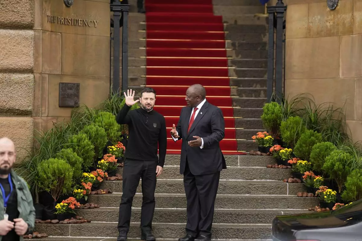 South Africa's President Cyril Ramaphosa greets Ukrainian President Volodymyr Zelenskyy, at the Union Buildings in Pretoria, South Africa, Thursday, April 24, 2025. (AP Photo/Themba Hadebe)