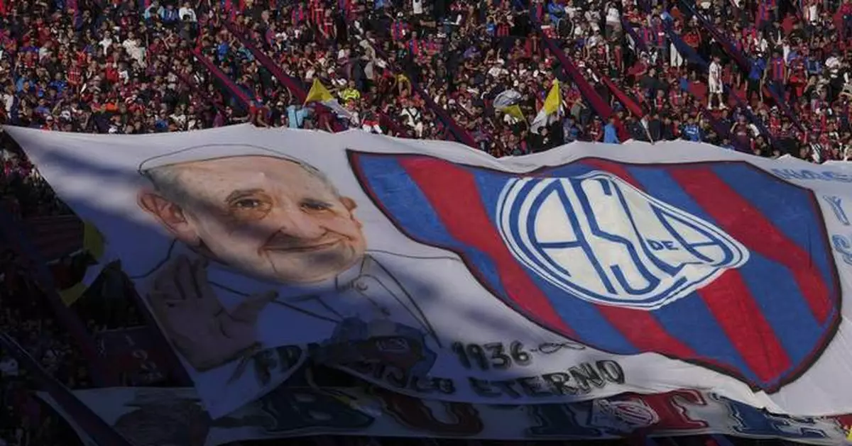 Argentina's San Lorenzo club pays tribute to Pope Francis during match