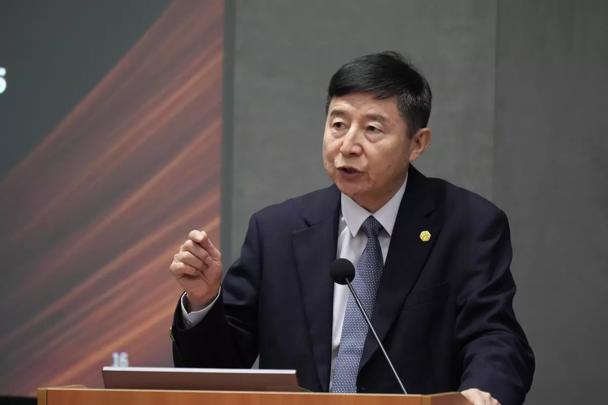 Civil Service College organises fourth seminar in Executive Series on Brokering North and South: China in a Multipolar World Source: HKSAR Government Press Releases