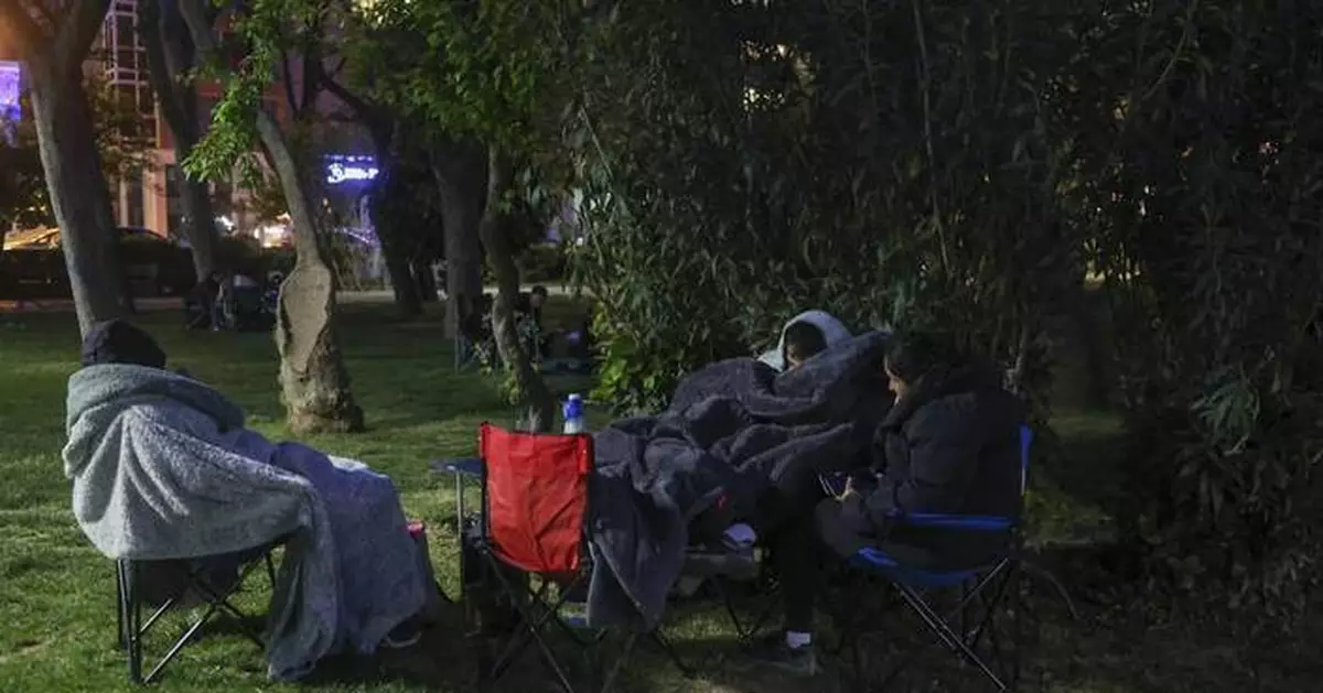 Istanbul residents spend the night outdoors after a strong earthquake and aftershocks