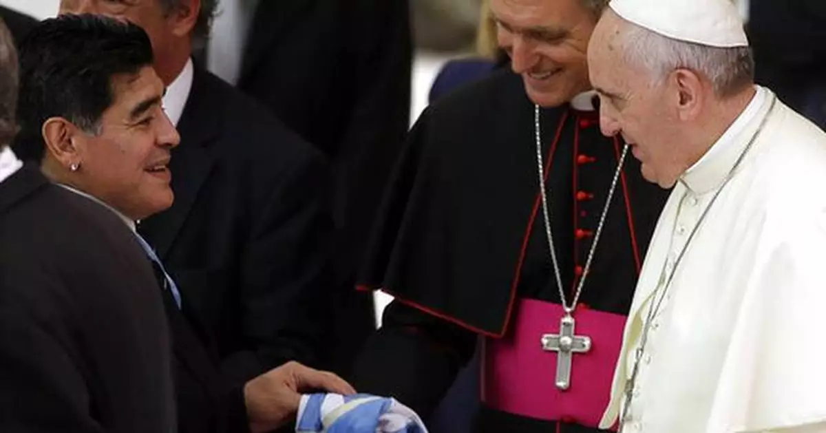 Sports world mourns soccer-loving Pope Francis with games in Italy and Argentina postponed