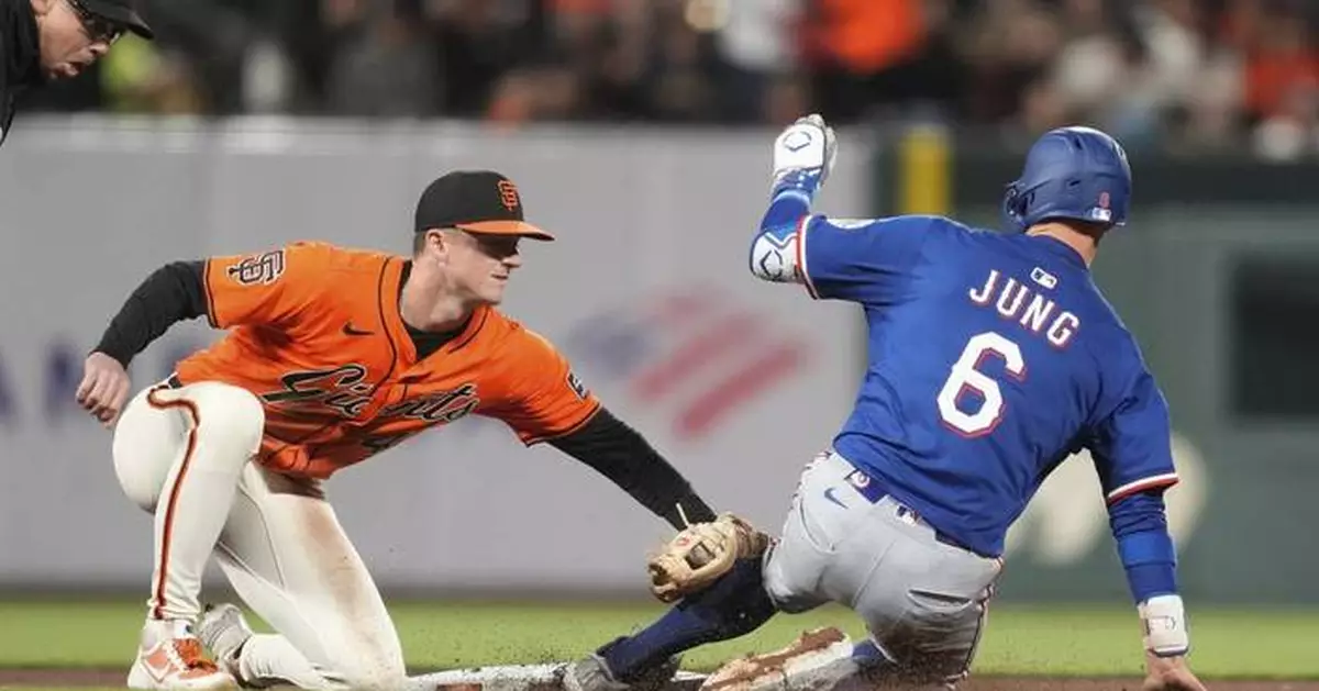 Eovaldi outlasts Verlander as Rangers beay Giants 2-0