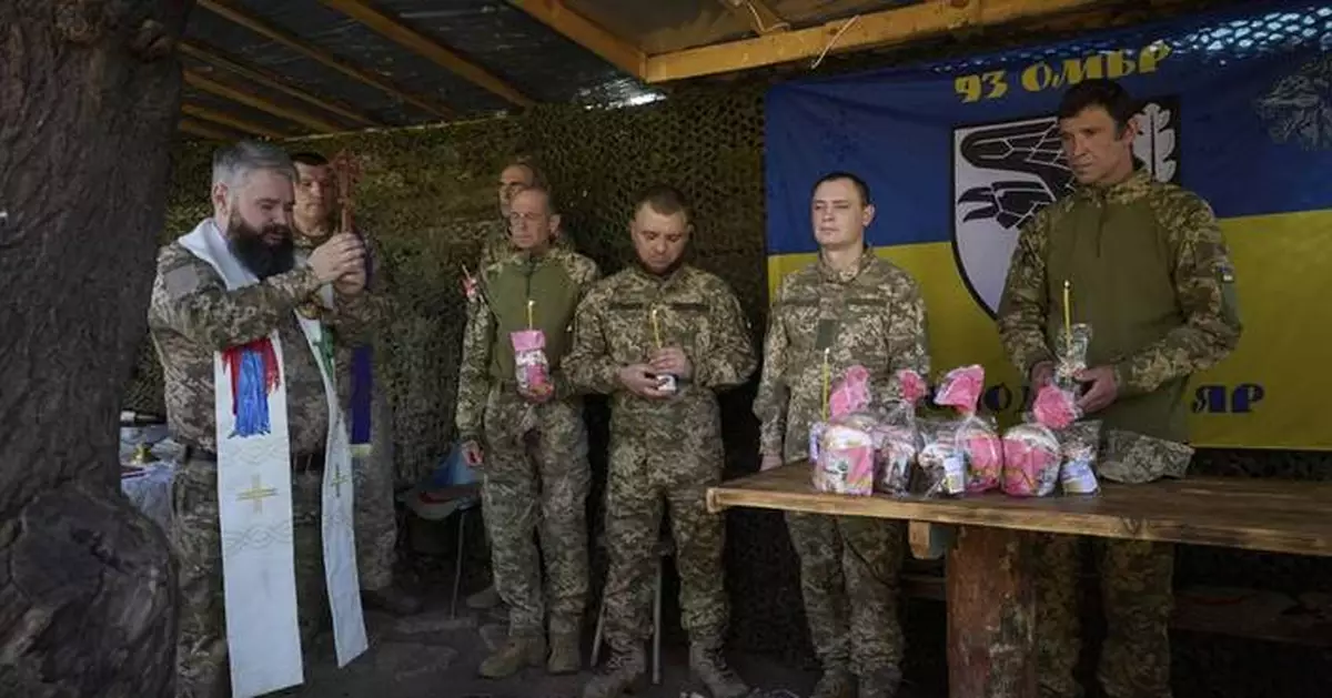 Zelenskyy pushes back on ceding Ukrainian land in potential peace deal ahead of London talks