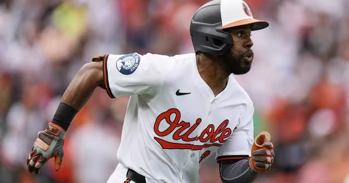 Orioles score 4 in both the 1st and the 8th, top the Red Sox 8-5 in Baltimore's home opener