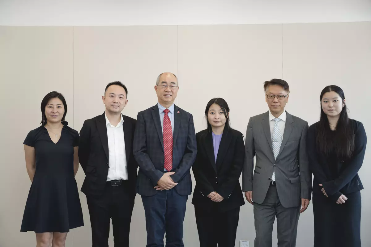 Representatives of Lingnan University and the Hong Kong China Chess Federation with GM Ni Hua and GM Ju Wenjun.