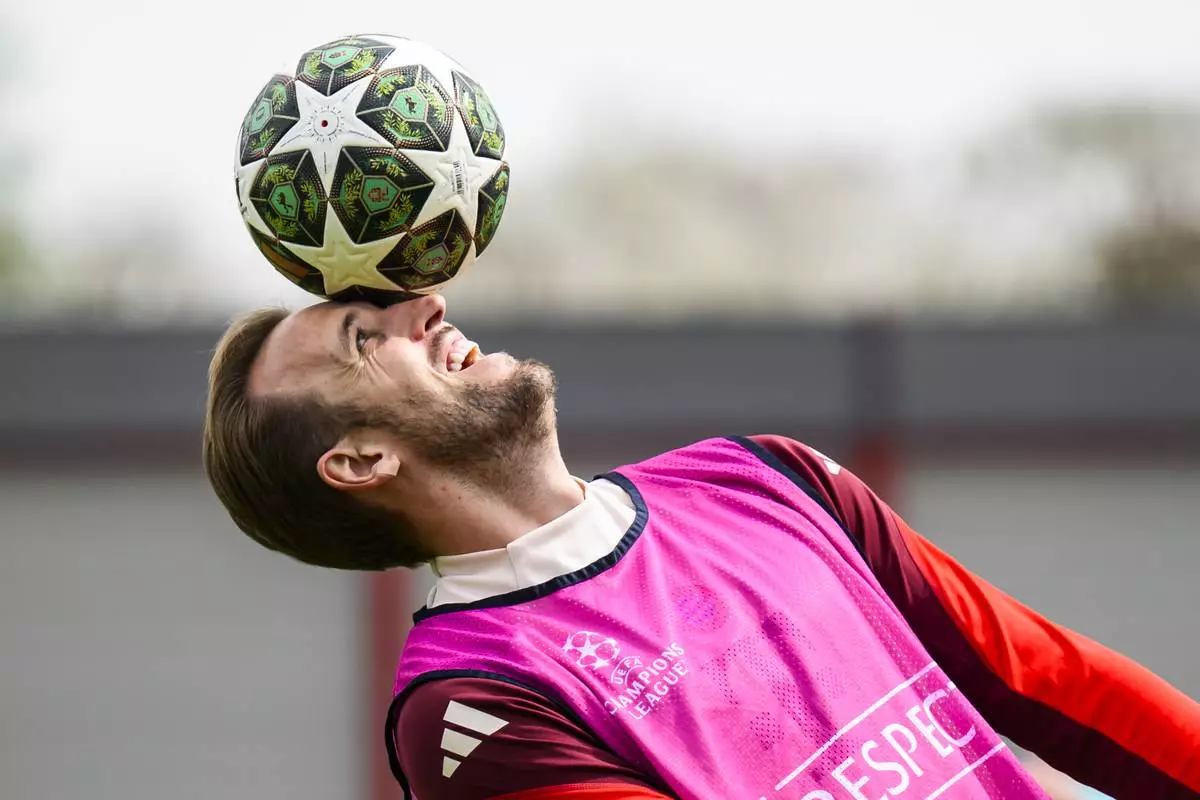 Munich's Harry Kane in action during a training session in Munich, Germany, Tuesday, April 15, 2025, ahead of the Champions League soccer match between Inter Milan and FC Bayern Munich. (Tom Weller/dpa via AP)