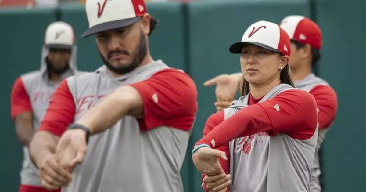 Kelsie Whitmore is feeling 'awesome' as she tries out in Mexican Baseball League and learns Spanish