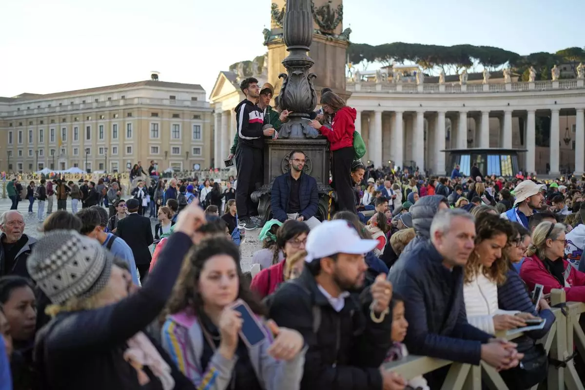 People fill St. Peter's Square ahead of the funeral of Pope Francis at the Vatican, Saturday, April 26, 2025. (AP Photo/Andreea Alexandru)