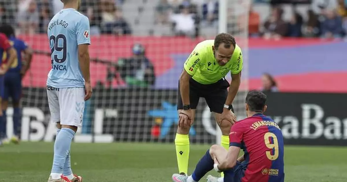 Barcelona's Lewandowski substituted with possible leg problem before crunch games