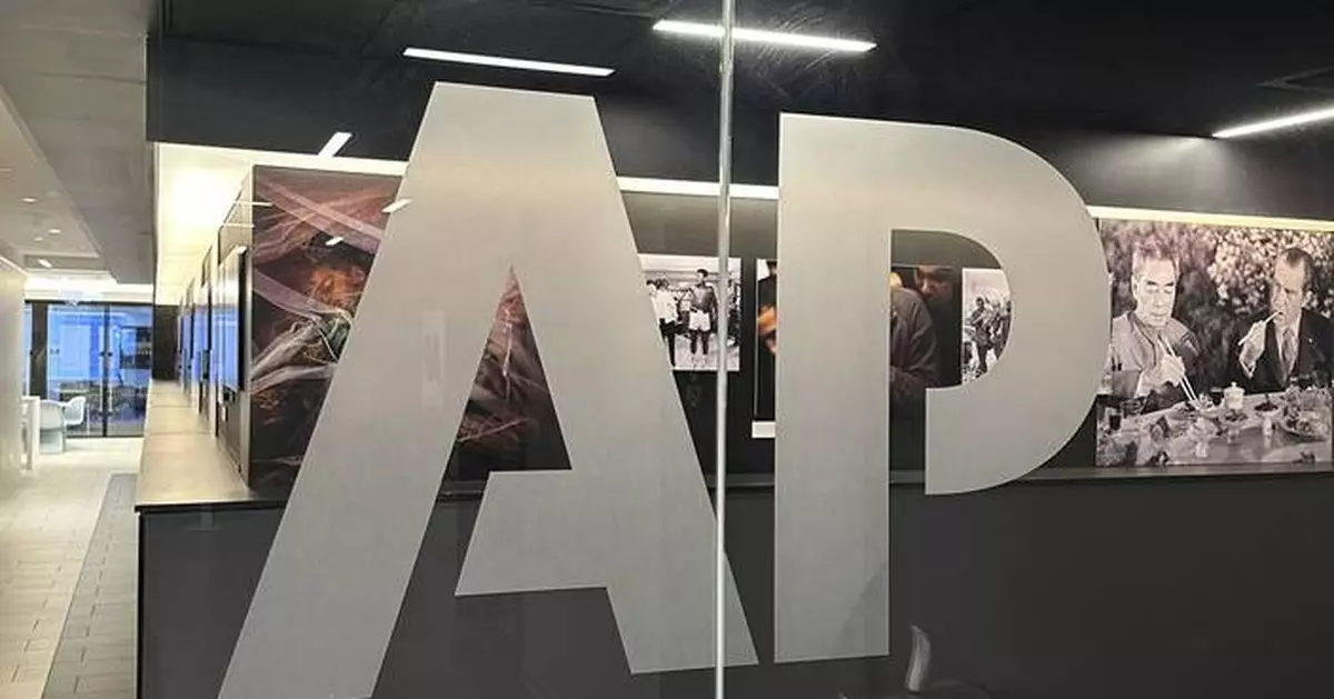 Despite a court order, White House bars AP from Oval Office event