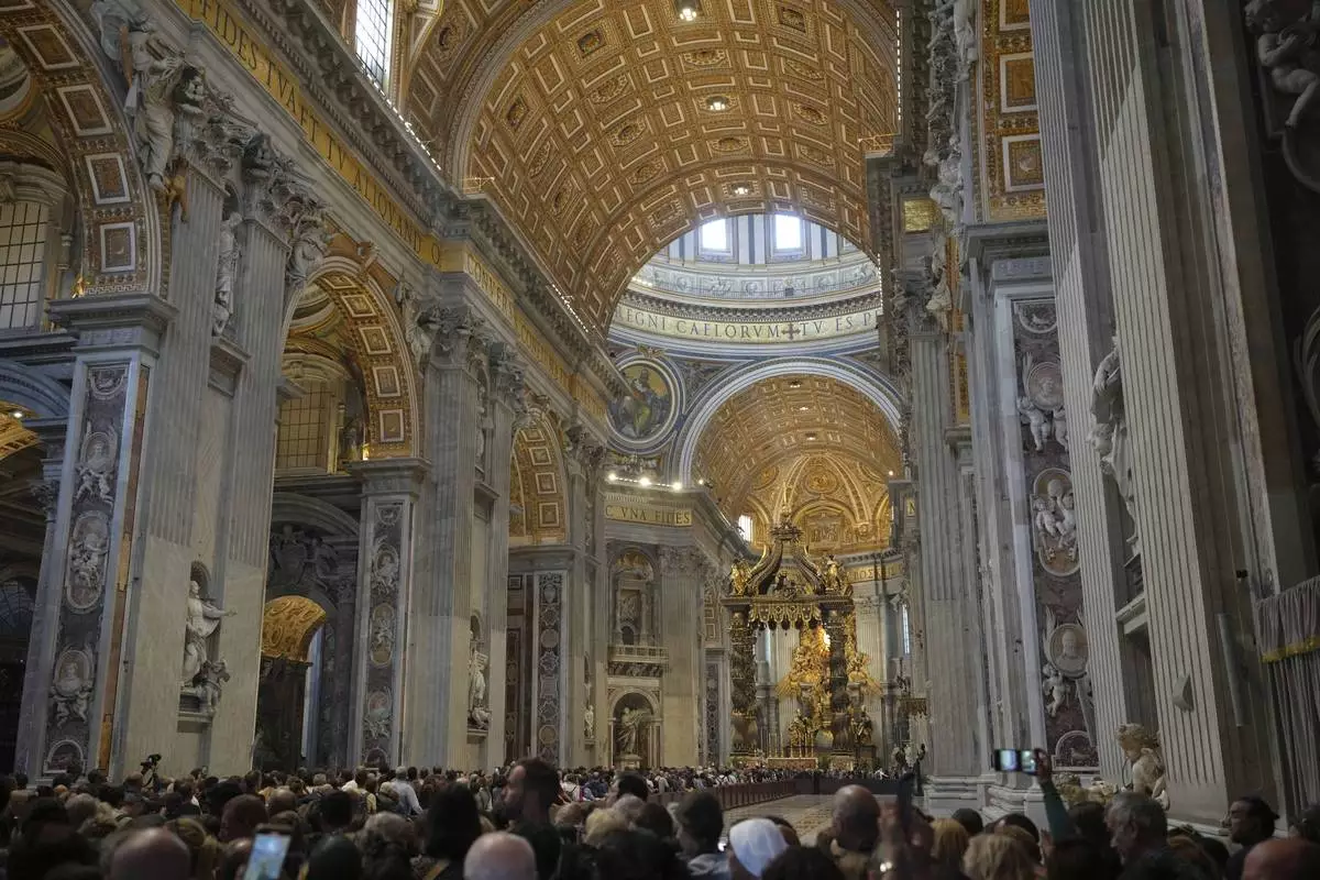 Faithful gather to pay their respects to Pope Francis inside St. Peter's Basilica at the Vatican, Wednesday, April 23, 2025, where his body will lie in state for three days. (AP Photo/Alessandra Tarantino)
