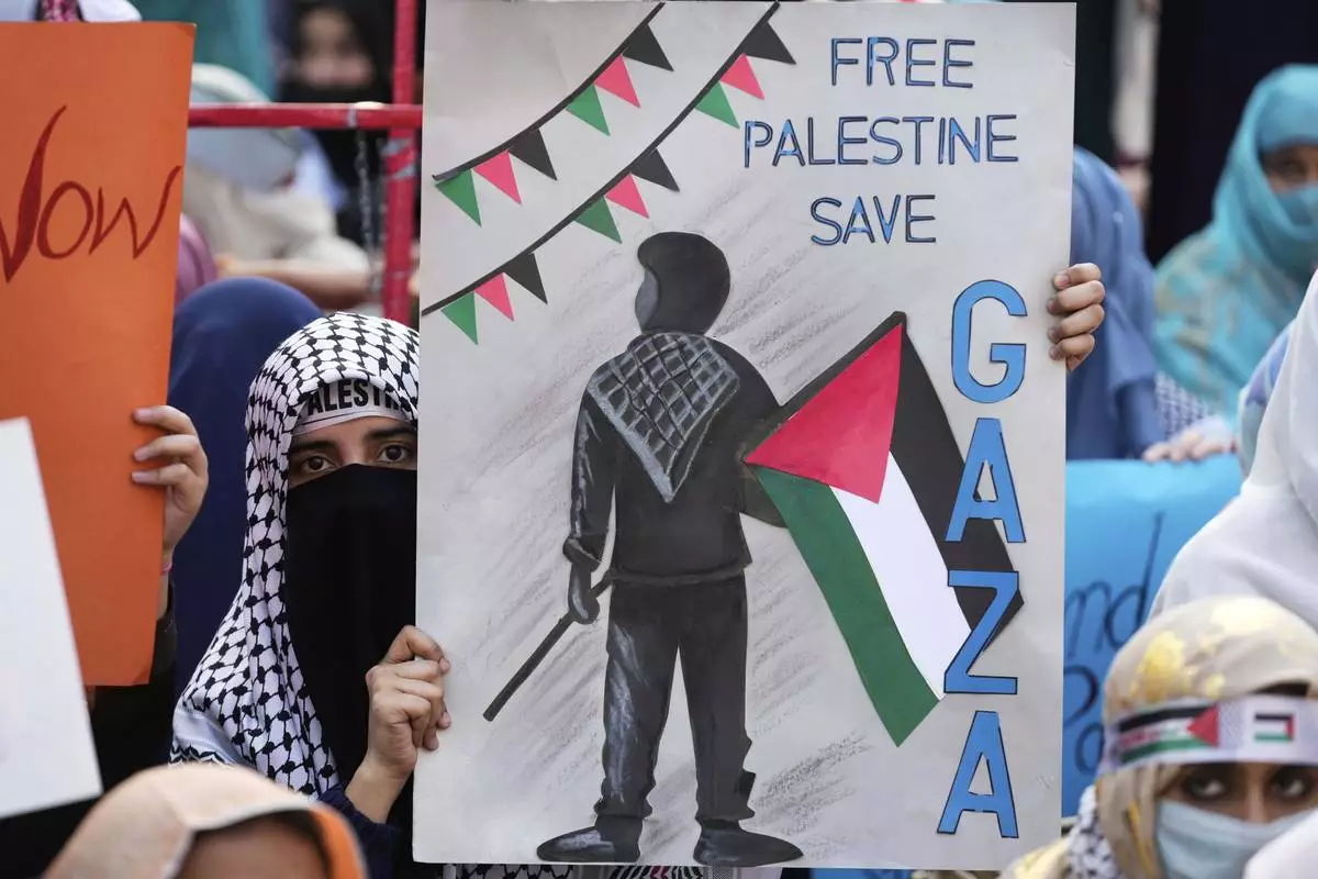 Supporters of the Pakistani religious group "Jamaat-e-Islami" take part in a rally against Israeli airstrikes and to show solidarity with Palestinian people living in Gaza, in Lahore, Pakistan Friday, April 11, 2025. (AP Photo/K.M. Chaudary)