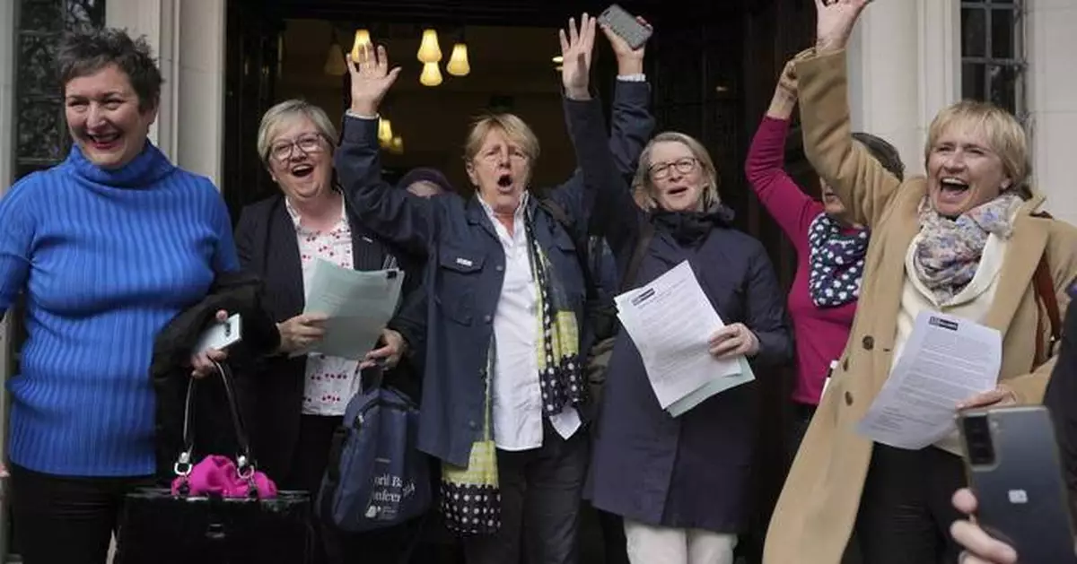 PHOTO COLLECTION: Britain Court Gender