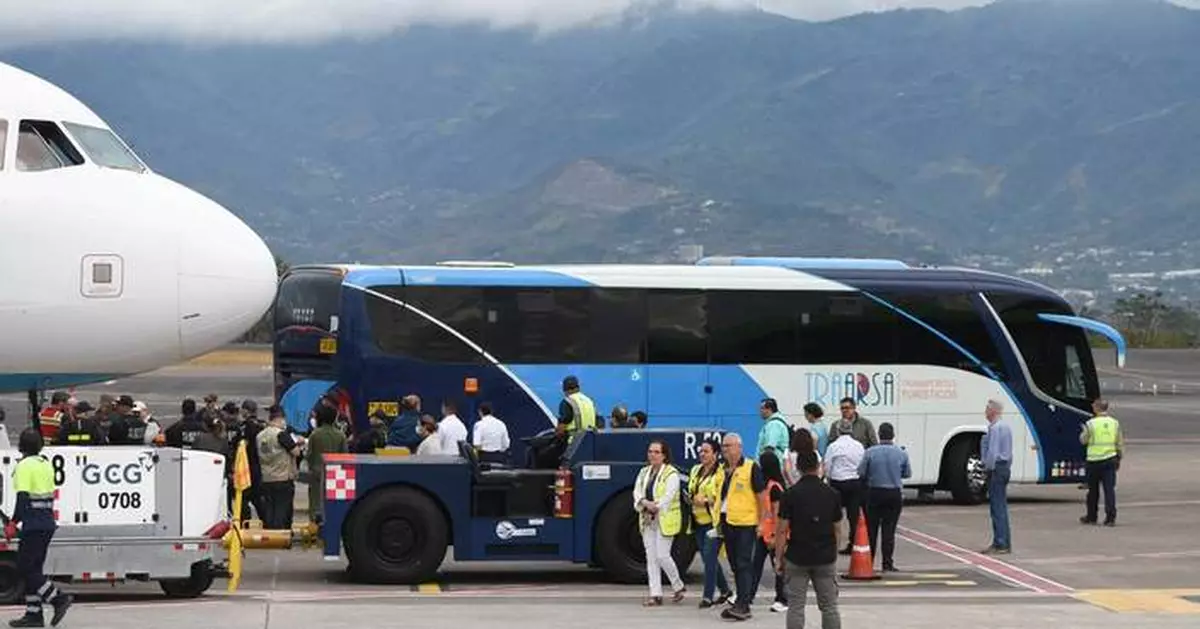 Costa Rica will give migrants deported from the US permits to stay in the country for 3 months