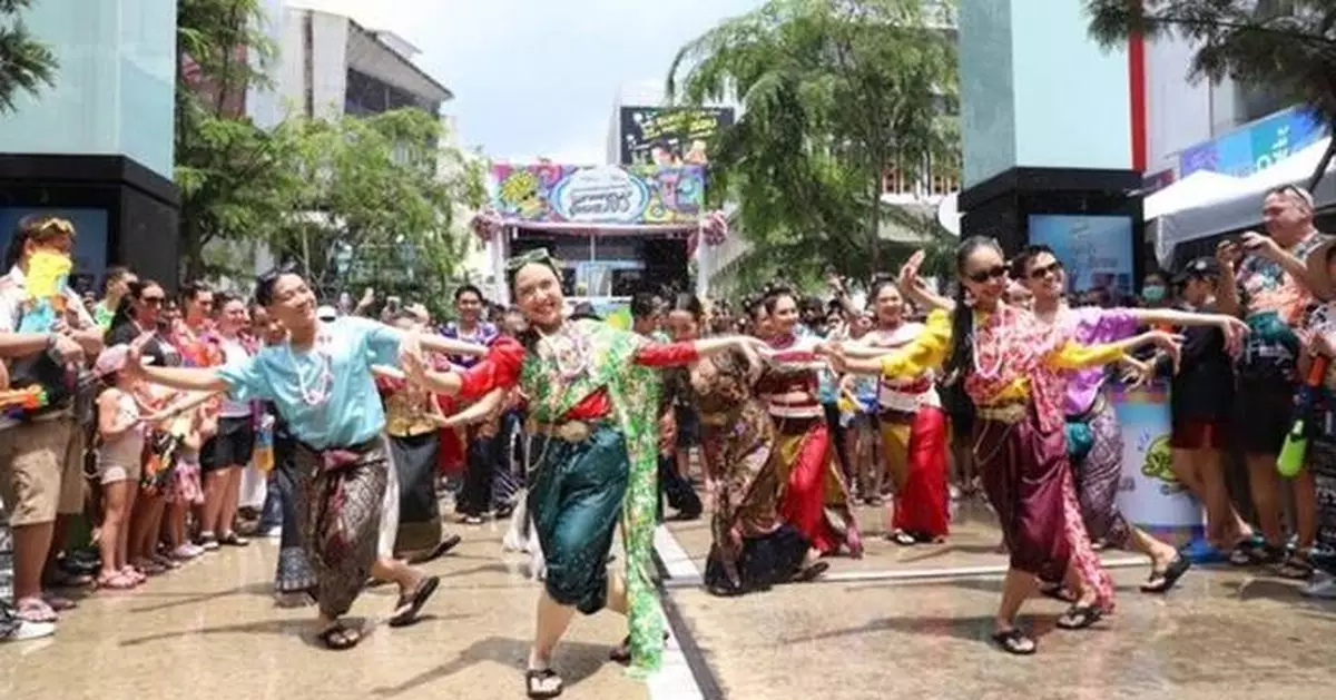 Unlocking Thailand's Festival Potential: Boosting Tourism through Songkran and Loy Krathong