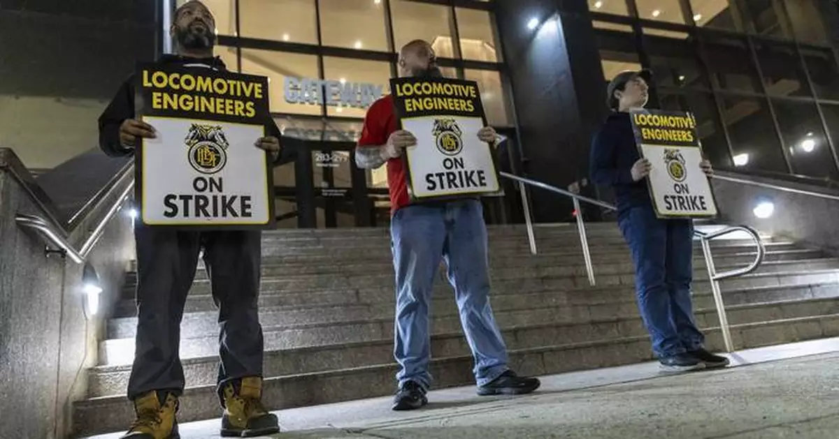 Strike by New Jersey Transit train engineers leaves some 100,000 commuters in the lurch