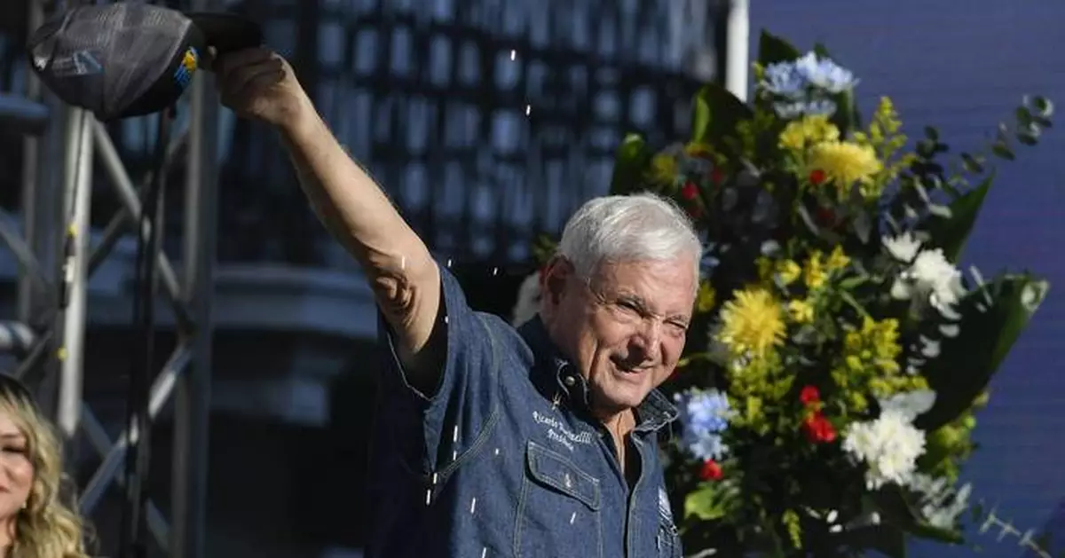 Former Panamanian president Martinelli leaves Nicaraguan embassy for asylum in Colombia