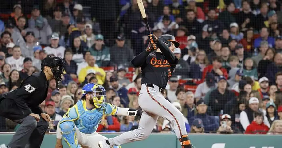 Orioles hang on to win nightcap against the Red Sox 2-1