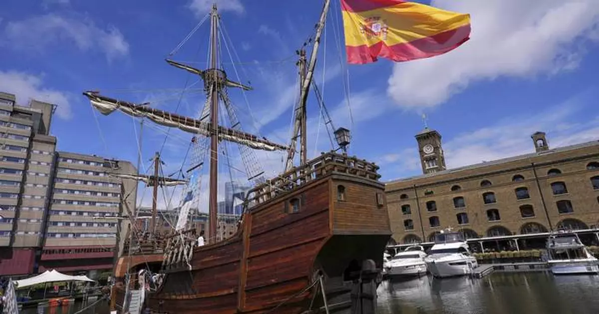 AP PHOTOS: Replica of ship sailed by Christopher Columbus in 1492 docks in London