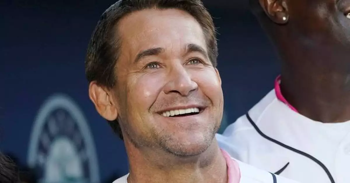 Texas Rangers hire former All-Star Bret Boone, brother of Yankees manager, as a hitting coach