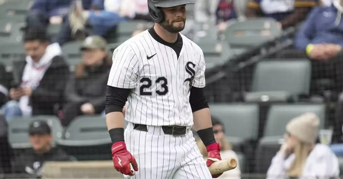 White Sox OF Andrew Benintendi departs because of left calf tightness