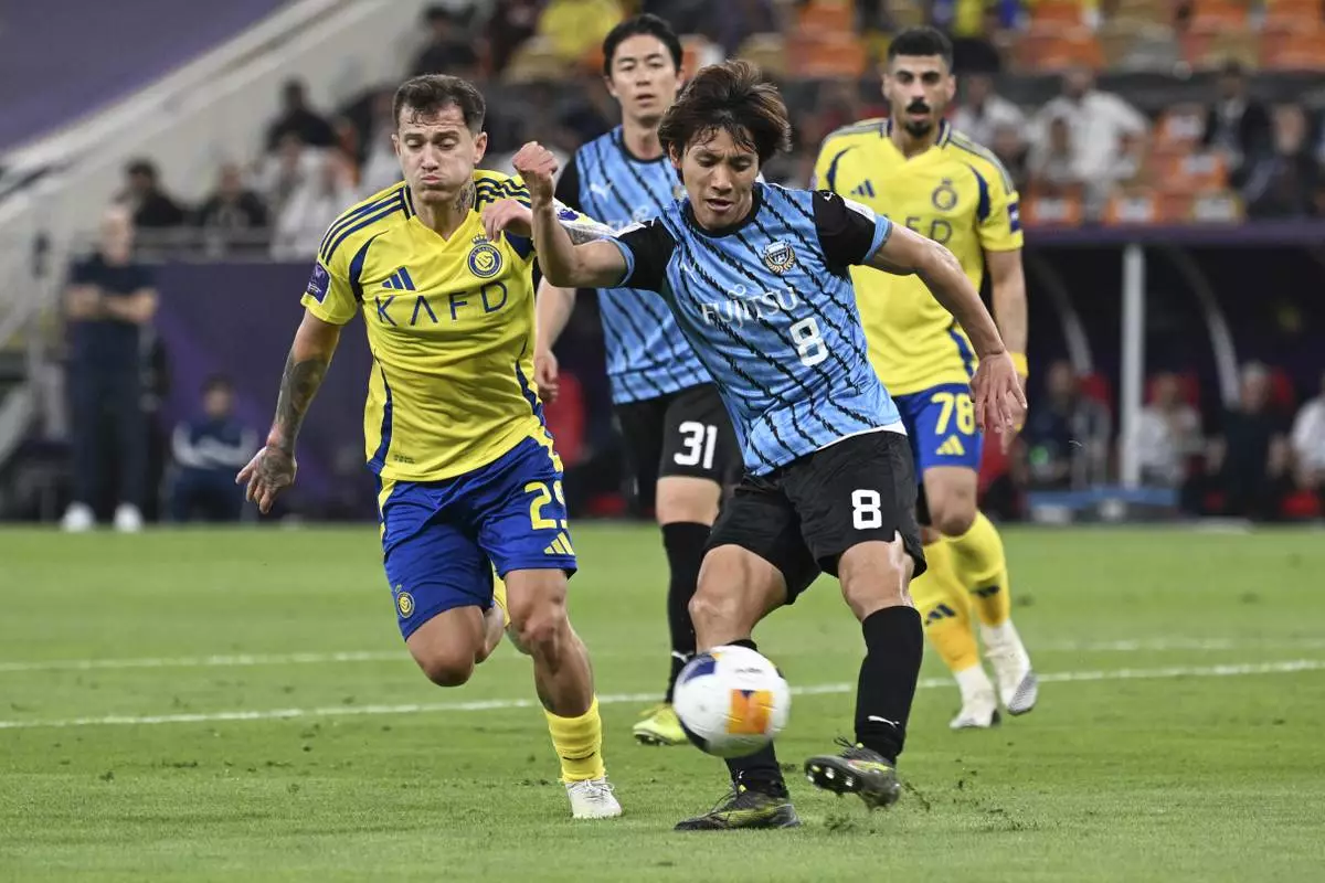 Kawasaki Frontale's Kento Tachibanada, right, plays the ball as Al Nassr's Otavio, left, closes in during a AFC Champions League Elite semifinal soccer match at Alinma Stadium in Jeddah, Saudi Arabia, Wednesday, April 30, 2025. (AP Photo/Ali Issa)
